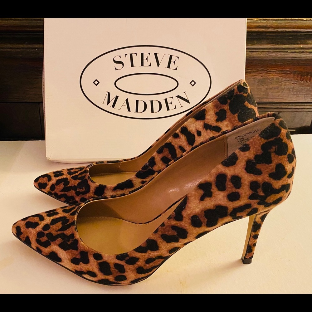 Steve Madden Classic Leopard Pumps